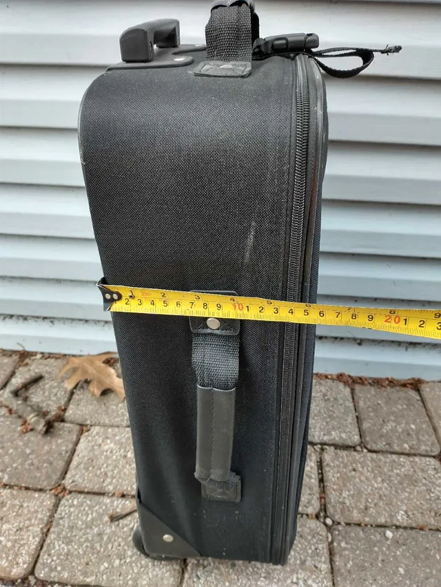 Carry-on Suitcase image indicator(3)