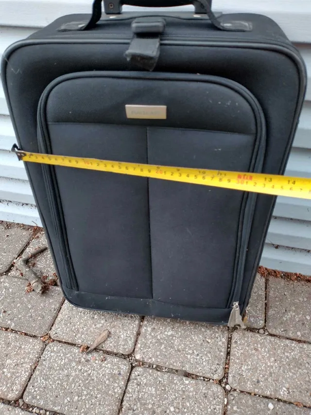 Carry-on Suitcase image indicator(4)