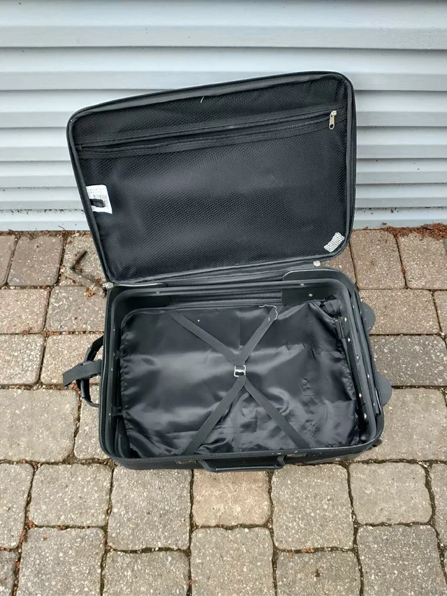 Carry-on Suitcase image indicator(5)