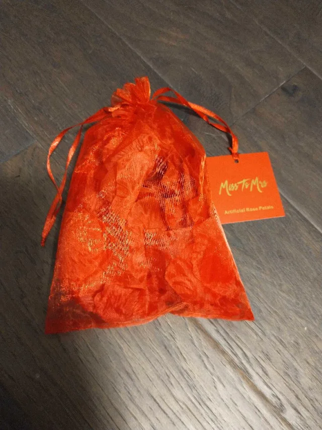 Artificial Rose Pedals