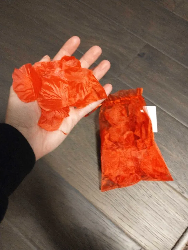 Artificial Rose Pedals image indicator(2)