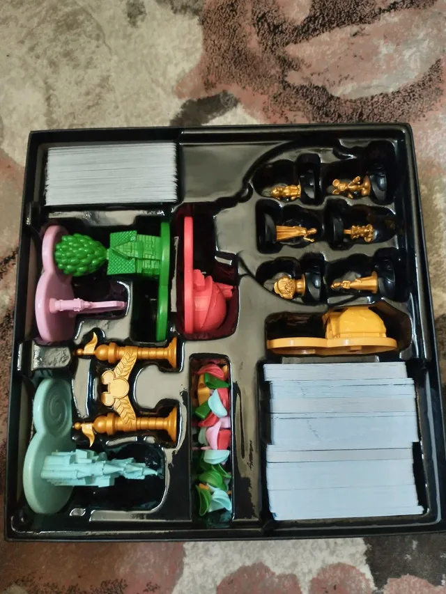 Disney Trivia Board Game image indicator(4)