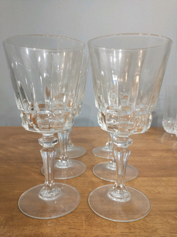 6 Crystal Wine Glasses