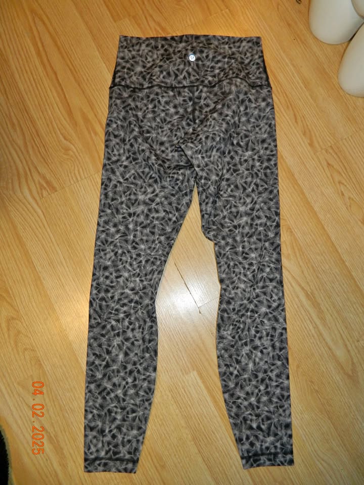 LULULEMON HI RISE WUNDER UNDER PANT nulux...size 10..LIKE NEW