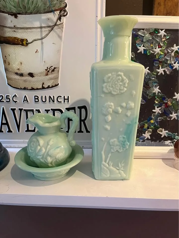 AVON 1972 liquor bottle/vase & chamber pot & wash basin image indicator(2)