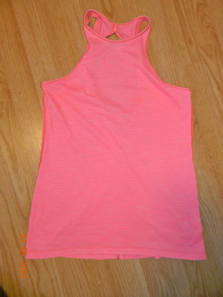 LULULEMON TRAPEZE TWIST TANK size 6?...VGUC