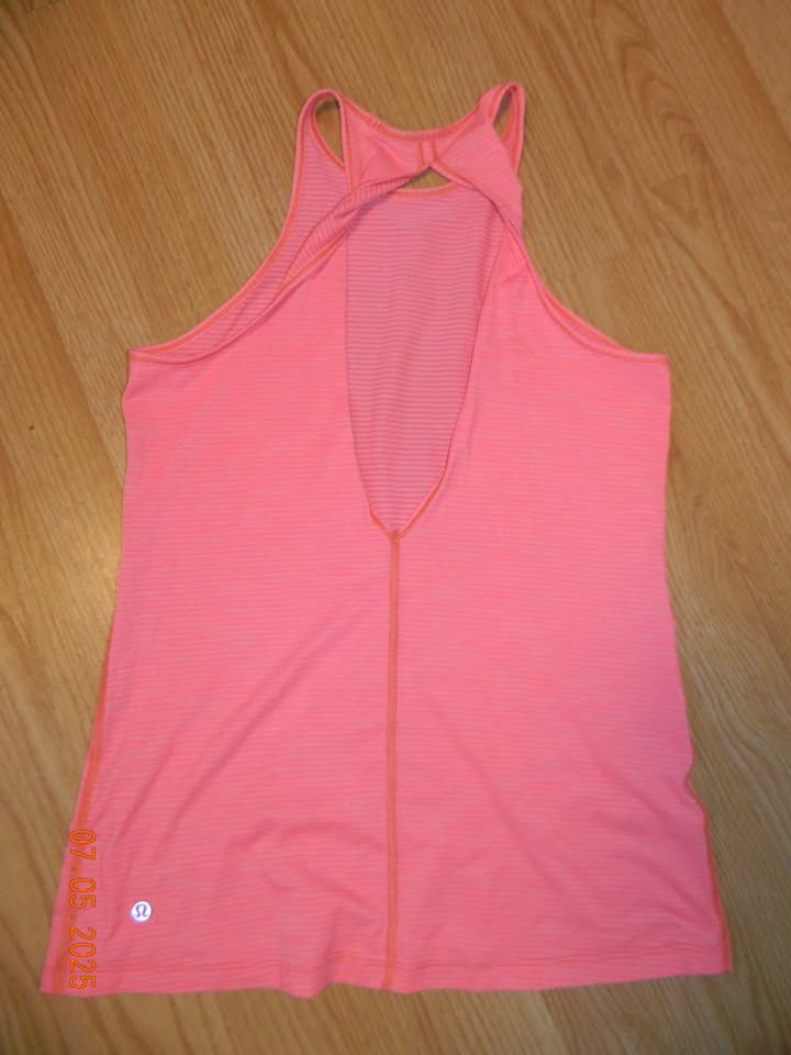 LULULEMON TRAPEZE TWIST TANK size 6?...VGUC - photo 2