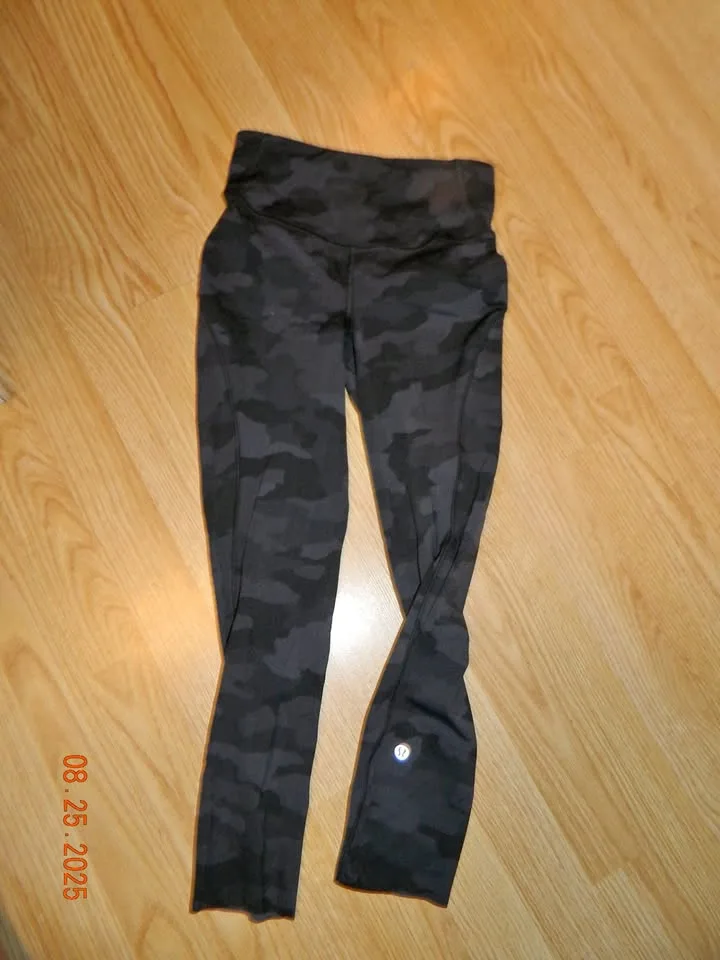 LULULEMON BASE PACE HI RISE CROP 23"...size 4..LIKE NEW thumbnail