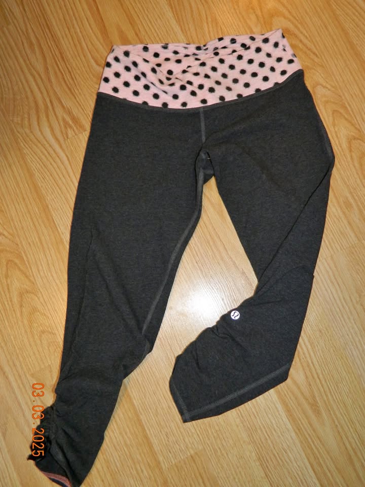 LULULEMON WANDERING YOGI CROP cotton..size 6...EUC