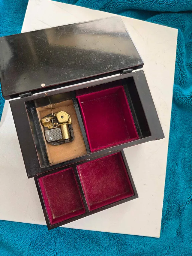 Music Box vintage from Japan image indicator(6)
