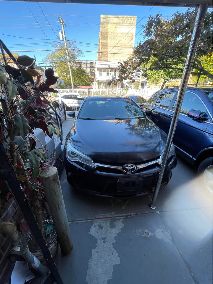 2017 Toyota Camry · SE Special Edition Sedan 4D - photo 2
