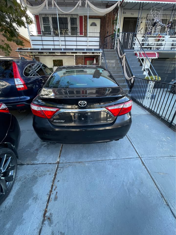 2017 Toyota Camry · SE Special Edition Sedan 4D - photo 4