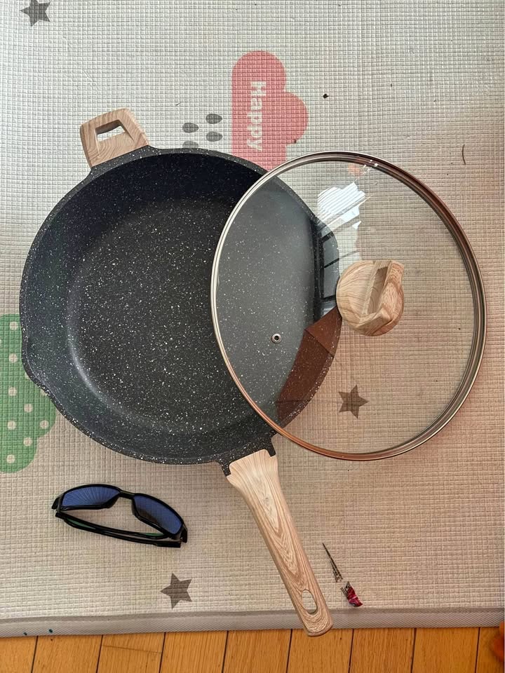 Large Nonstick Skillet + Glass Lid (~12”) — Excellent Condition