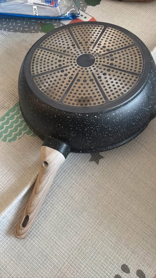 Large Nonstick Skillet + Glass Lid (~12”) — Excellent Condition - photo 3