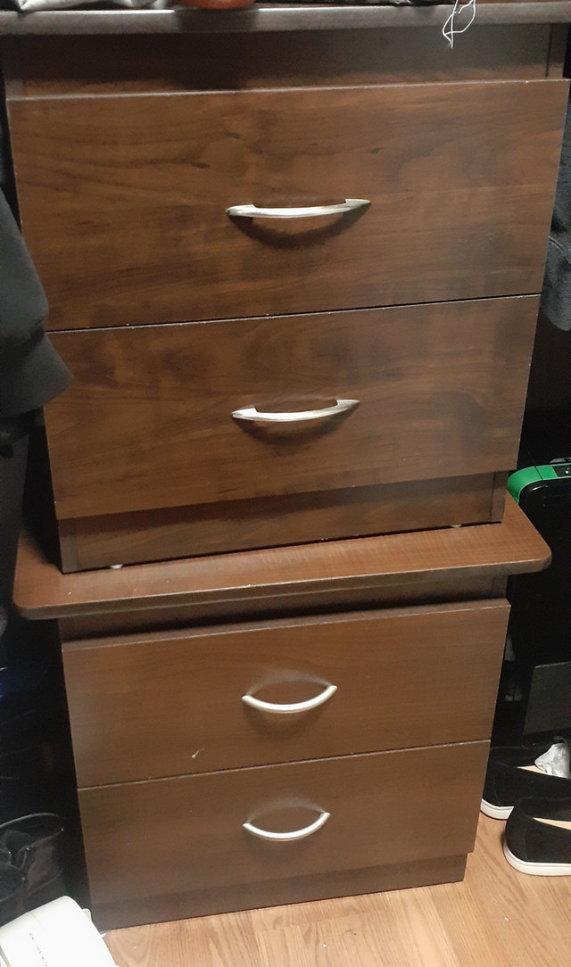 Great condition - Dresser + mirror and 2 night tables for sale - photo 3