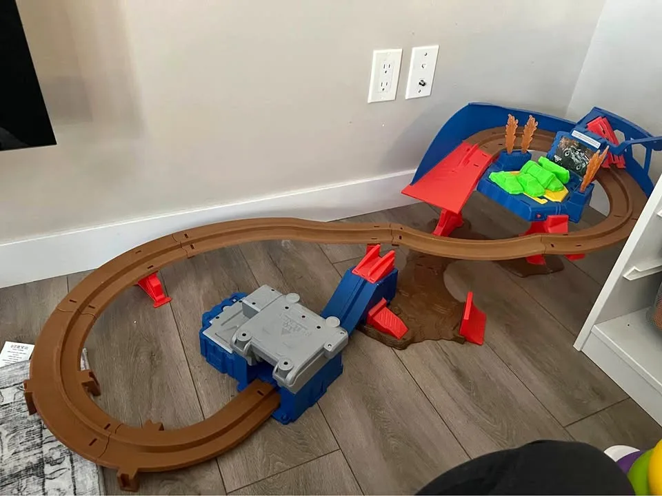 Monster Jam, Supercharge Speedway Playset