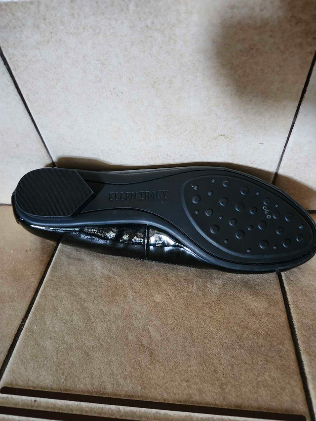 New Ellen Tracy Size 8 patent leather flats - photo 4