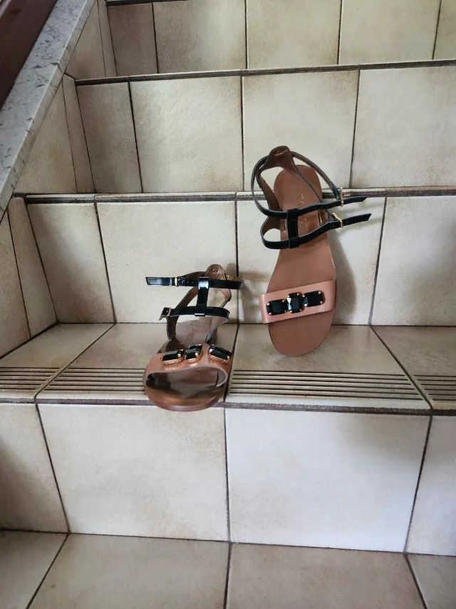 Italian leather flat sandles image indicator(2)