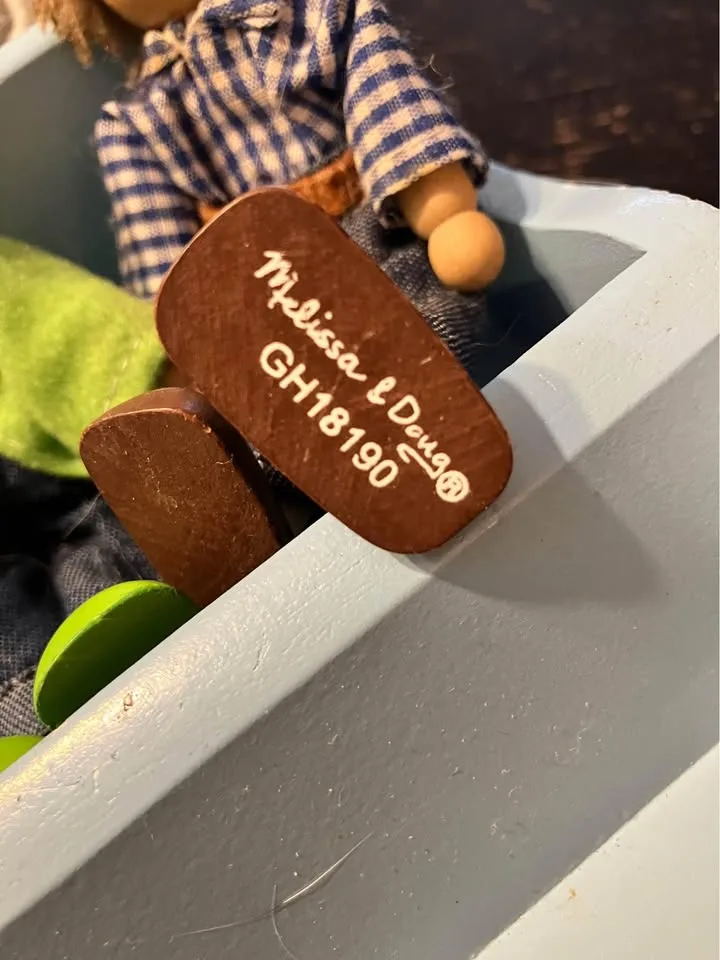 Melissa & Doug Road Trip Wooden Toy Car and Poseable Dolls image indicator(2)