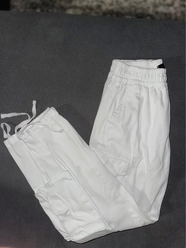 White Cotton Cargo Joggers image indicator(6)