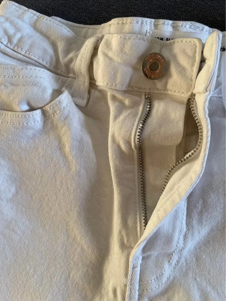 Denim shorts image indicator(9)