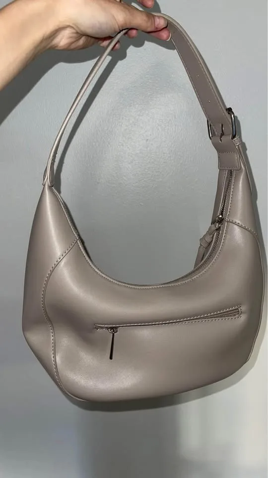 David Jones bag image indicator(2)