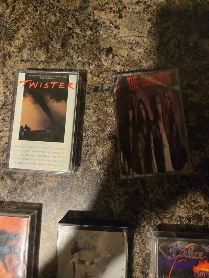 Rem , u2 , status quo , the hangmen, blue rodeo cassette image indicator(4)