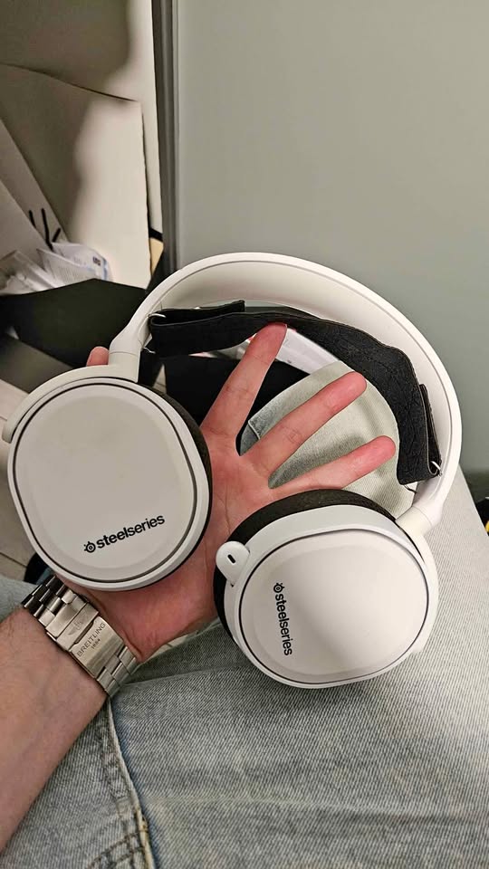 Steelseries Arctis 3 headphones