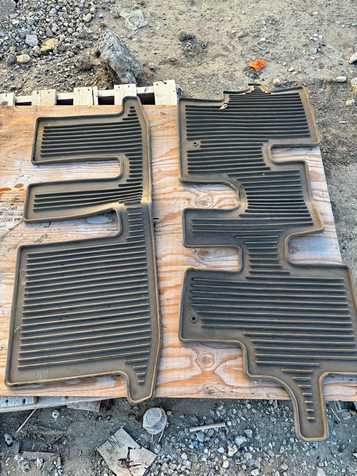 Nissan Pathfinder floor mats