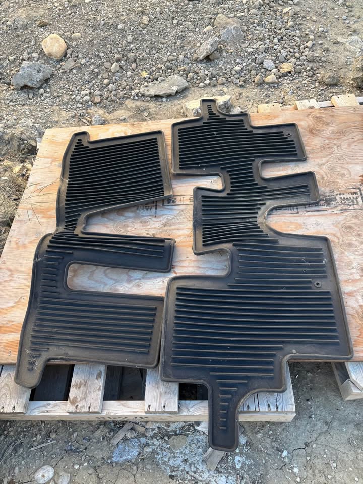 Nissan Pathfinder floor mats - photo 2