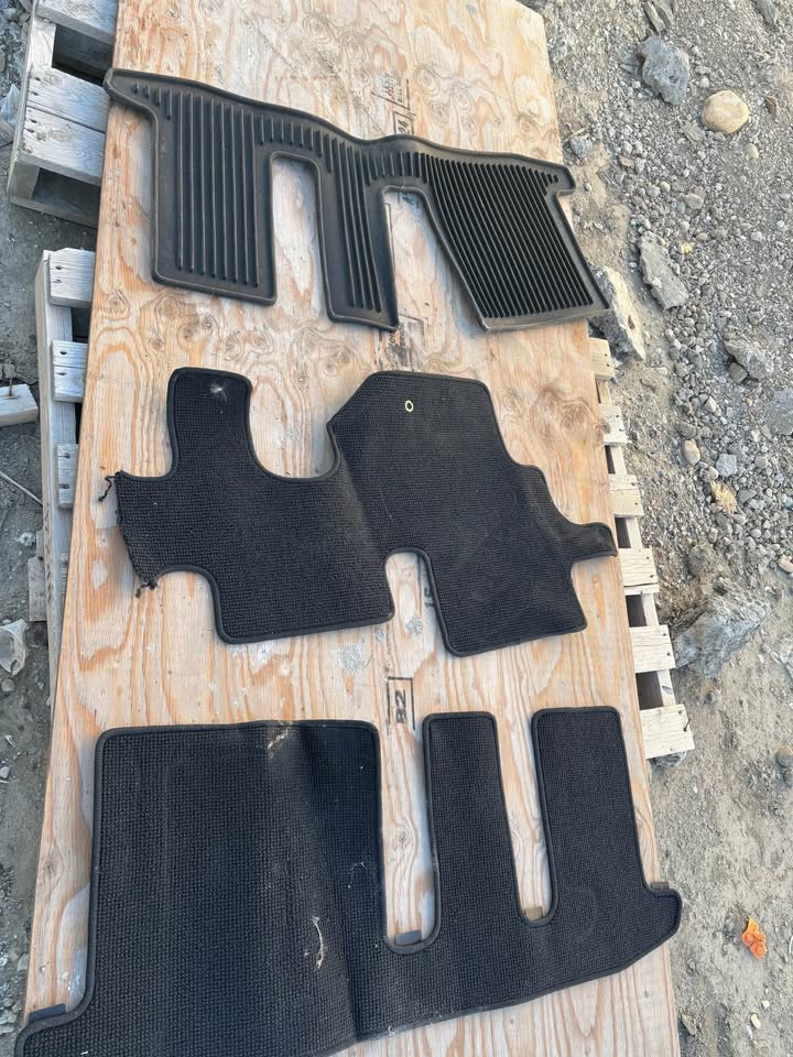Nissan Pathfinder floor mats - photo 3