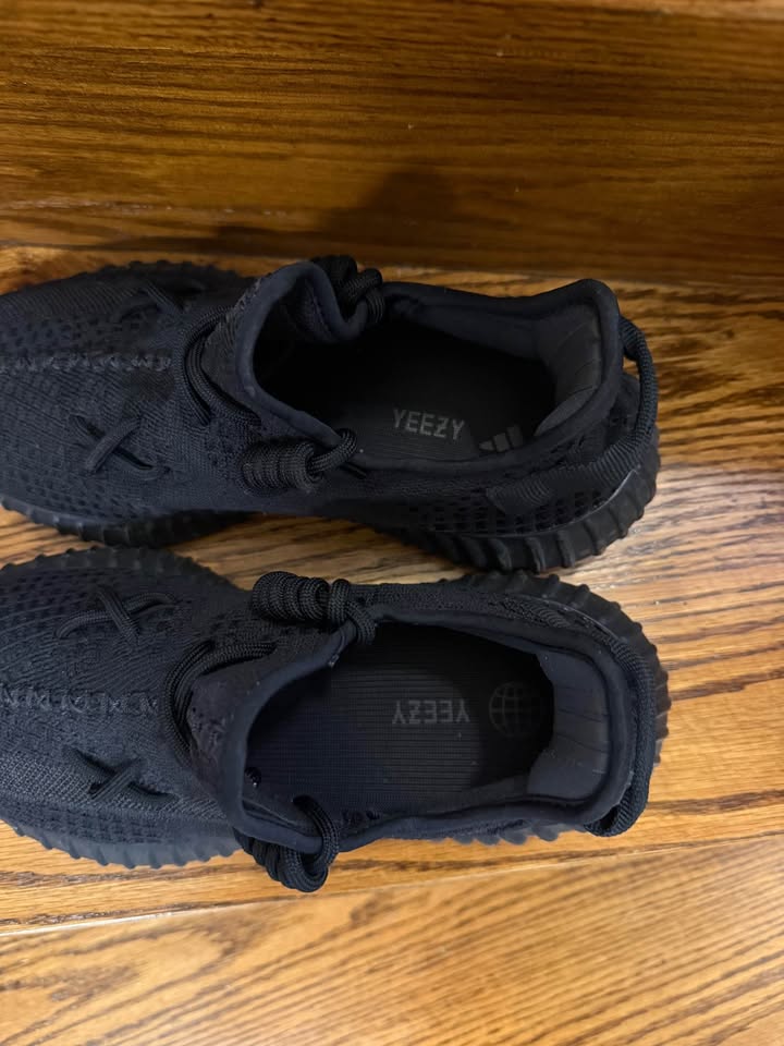 Yeezy Onyx Black, Size 9 - photo 3