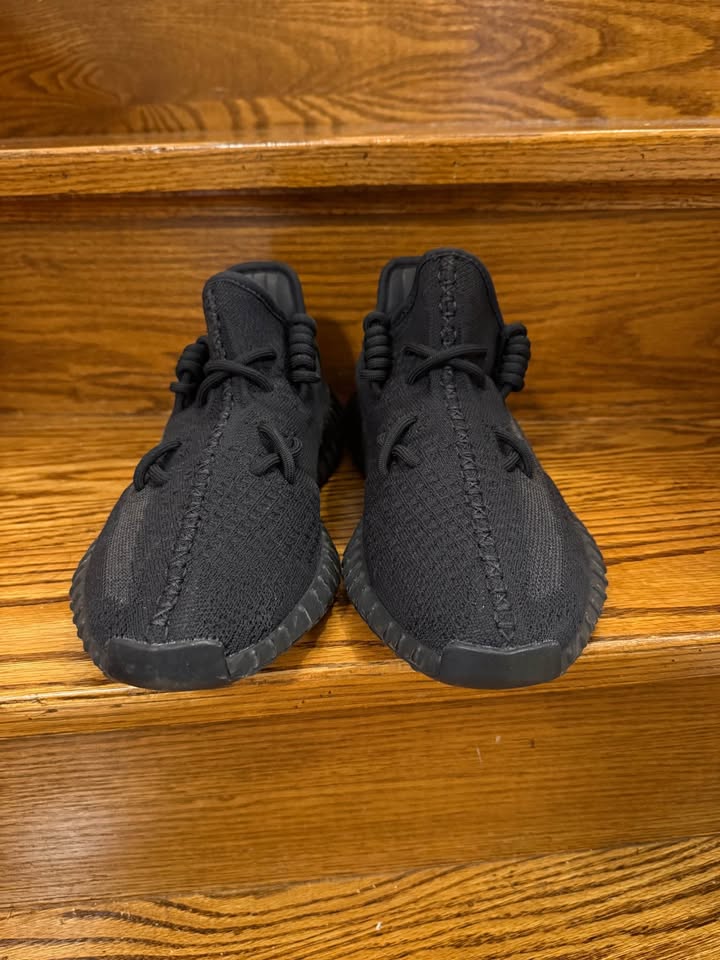 Yeezy Onyx Black, Size 9 - photo 4