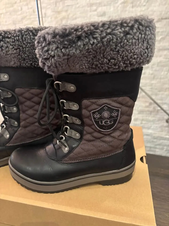 UGG Brynn Waterproof Leather Boots size 8 image indicator(2)