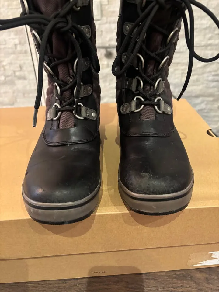 UGG Brynn Waterproof Leather Boots size 8 image indicator(5)