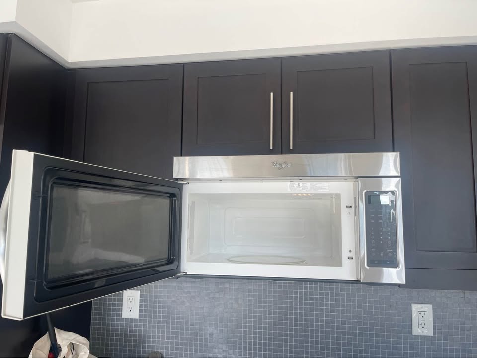 Whirlpool Microwave - Stainless Steel, Excellent Cond. - photo 2