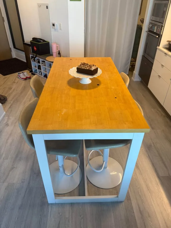 High Dining Table/ Kitchen Island + 4 chairs image indicator(4)