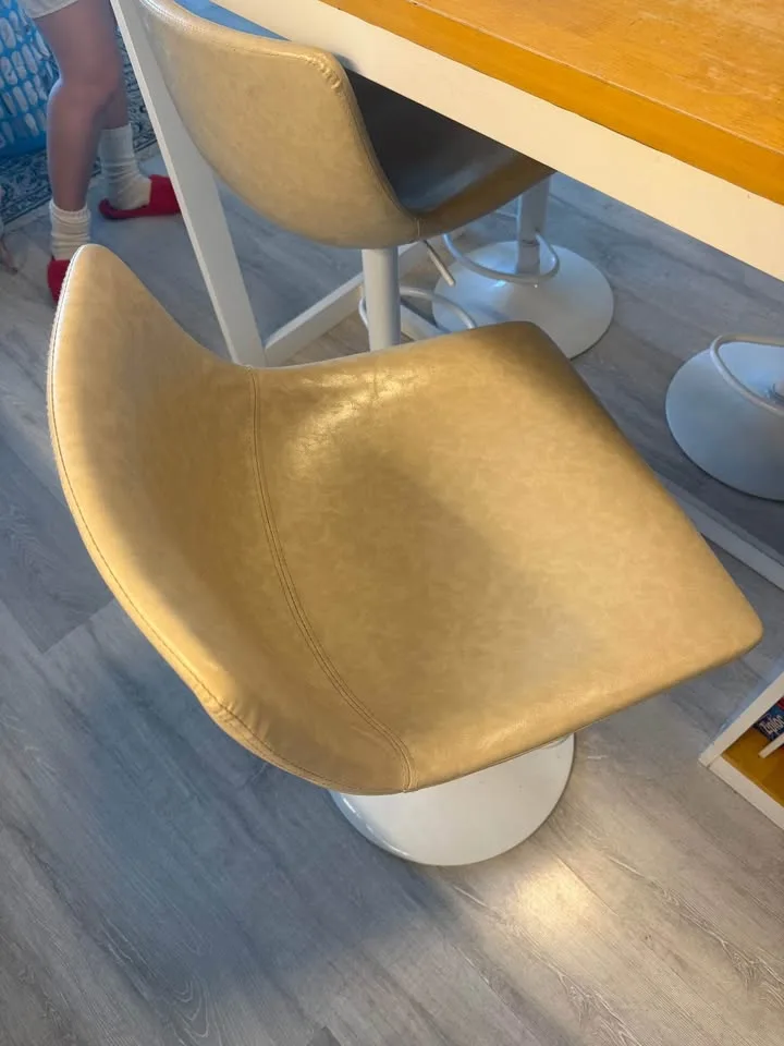 High Dining Table/ Kitchen Island + 4 chairs image indicator(5)