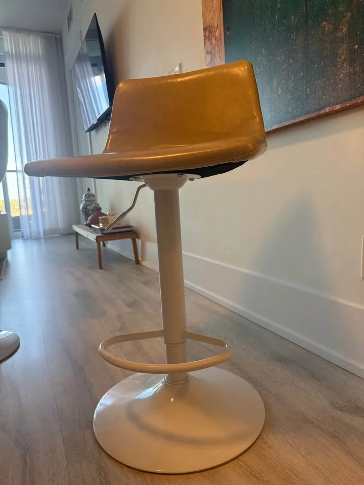 High Dining Table/ Kitchen Island + 4 chairs image indicator(7)