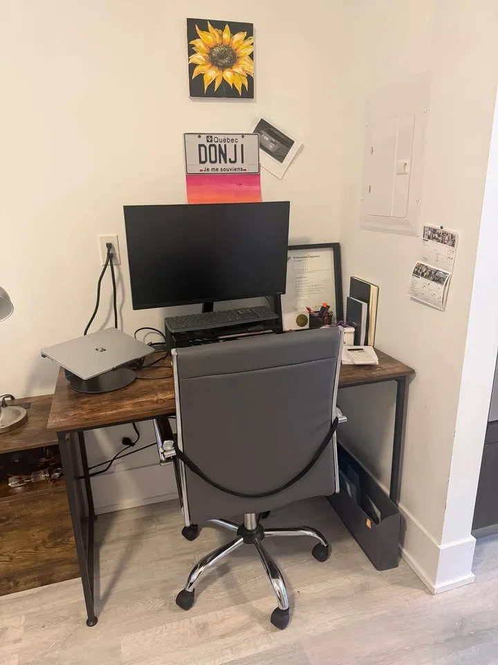 Desk and Office Chair image indicator(2)