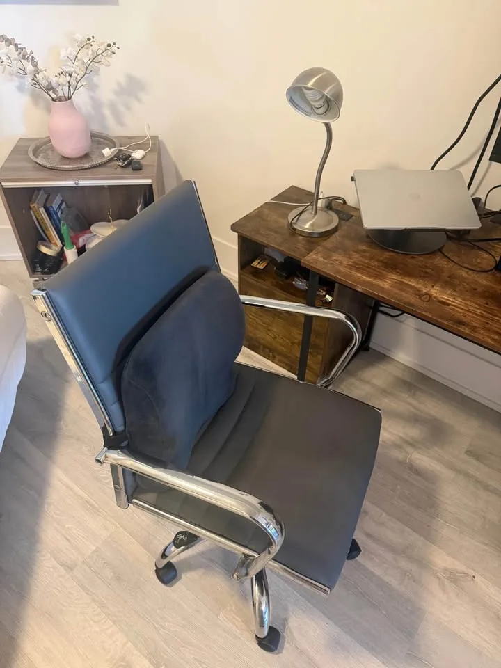 Desk and Office Chair image indicator(3)