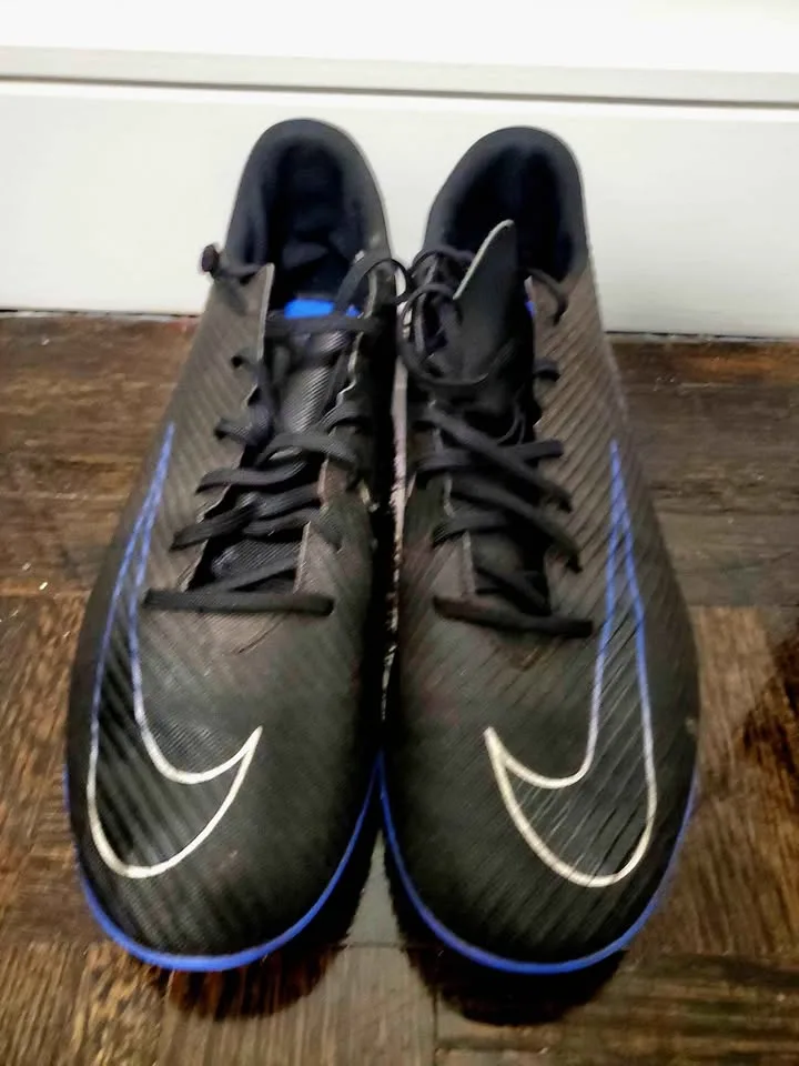 Nike Soccer Cleats Size 11 image indicator(3)
