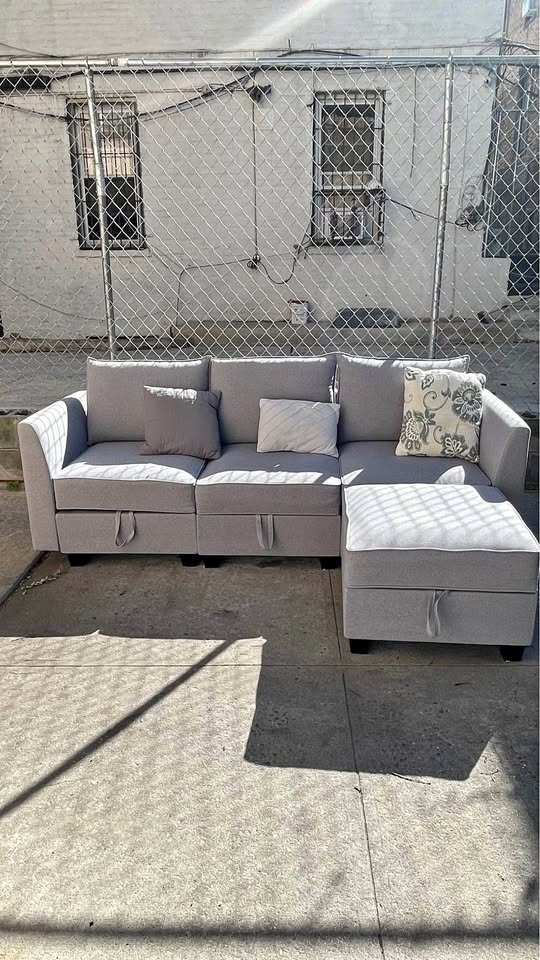 (ASK ABOUT DELIVERY) Gray sectional couch