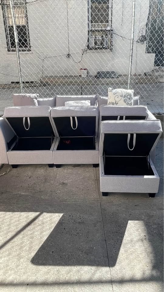 (ASK ABOUT DELIVERY) Gray sectional couch - photo 3