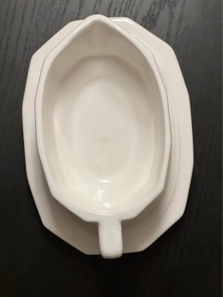 Pfaltzgraff Heritage White Gravy Boat with underplate image indicator(3)