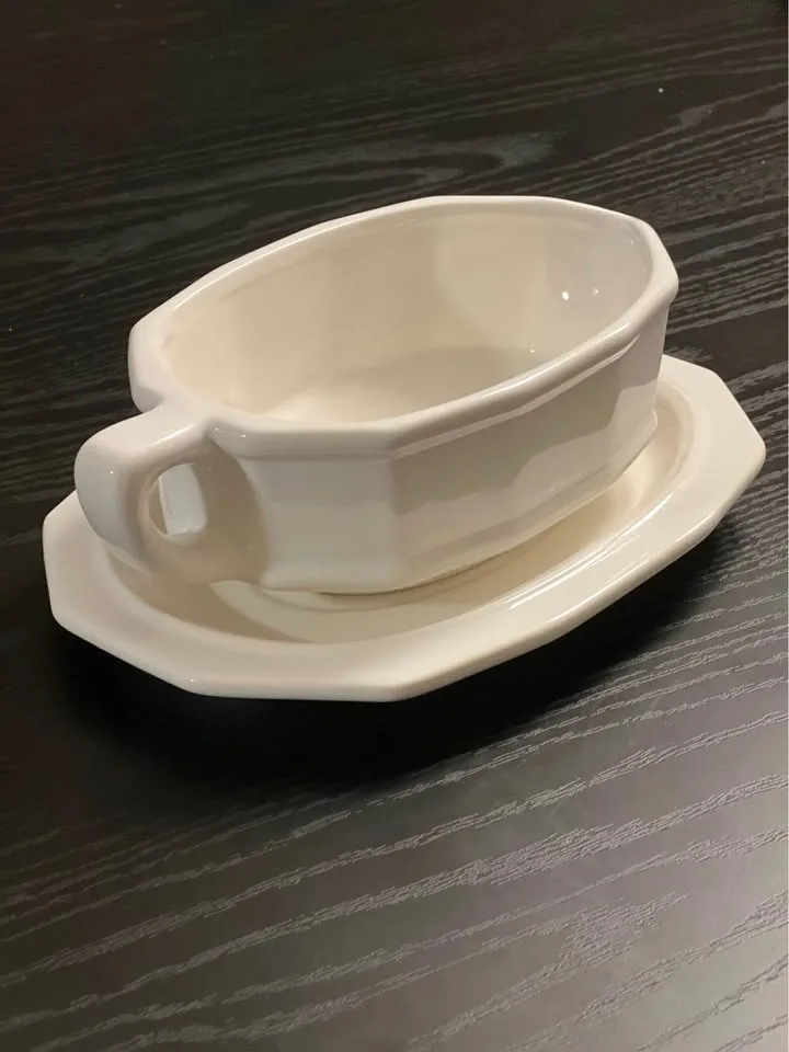 Pfaltzgraff Heritage White Gravy Boat with underplate image indicator(4)