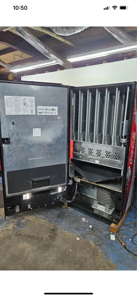 Coca Cola Vending Machine image indicator(3)