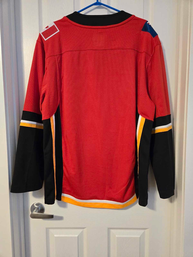 Calgary Flames Jersey- Large - photo 5