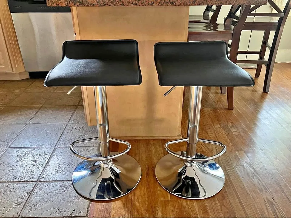 4 Bar Stools thumbnail