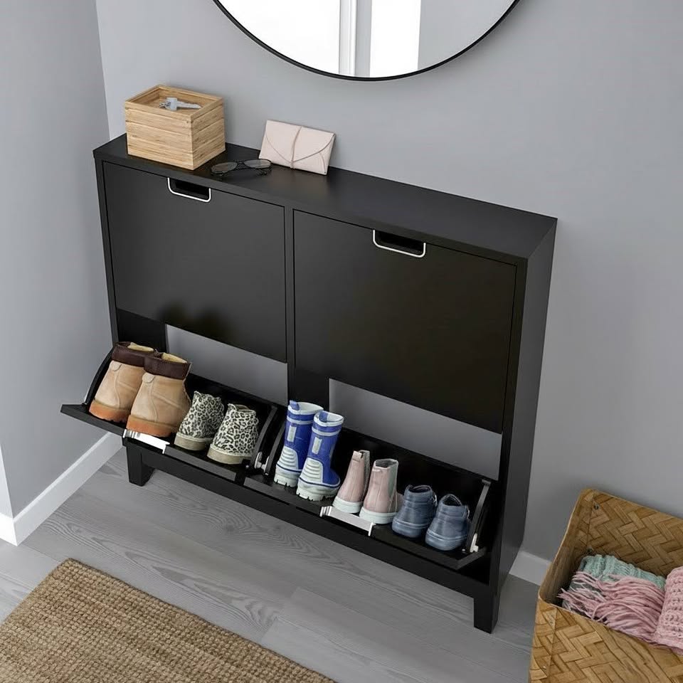 Shoe cabinet with 4 compartments